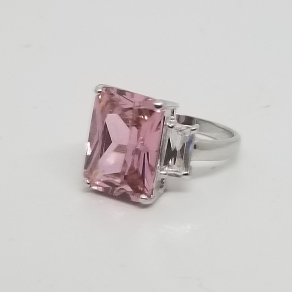 RHODIUM SILVERPLATED  & RADIANT CUT PINK ICE LADIES COCKTAIL RING - Picture 5 of 7